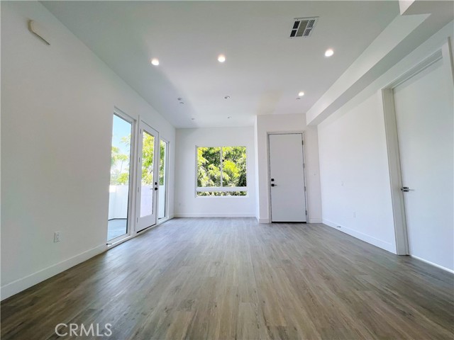 95 harkness Avenue, Pasadena CA: https://media.crmls.org/medias/f7283f61-3503-45e1-b00d-6e43c4186c1d.jpg