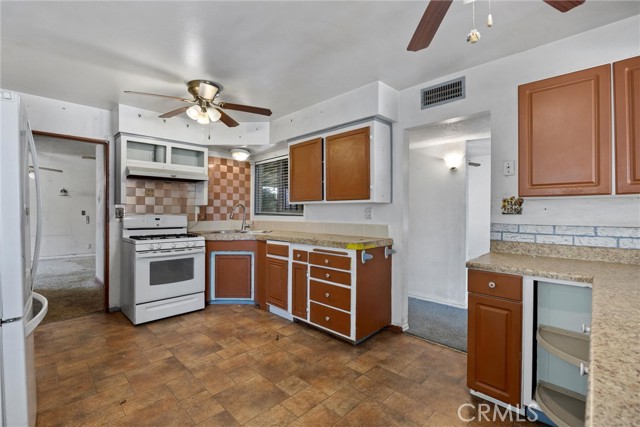 Detail Gallery Image 6 of 29 For 205 Suzanne Ln, Taft,  CA 93268 - 4 Beds | 2 Baths