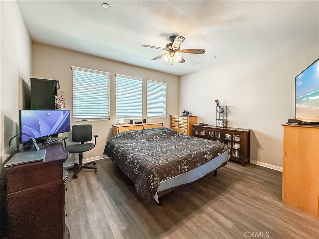 https://media.crmls.org/medias/f7299ddb-bccd-4e65-a6c3-ed483bb2c51c.jpg?preset=X-Large
