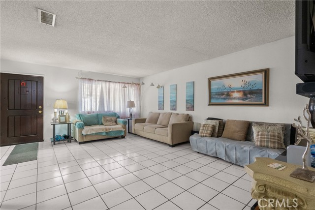 13086 Foothill Boulevard, Sylmar CA: https://media.crmls.org/medias/f72a2be7-9020-47cd-a963-d18d17d1e10b.jpg