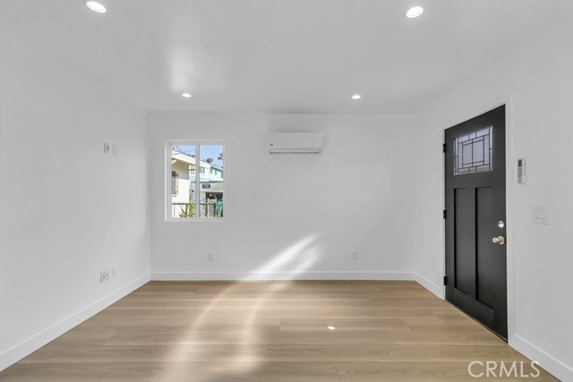 629 Olive Avenue, Long Beach CA: https://media.crmls.org/medias/f72c326c-527c-495e-9647-ad7728abee54.jpg