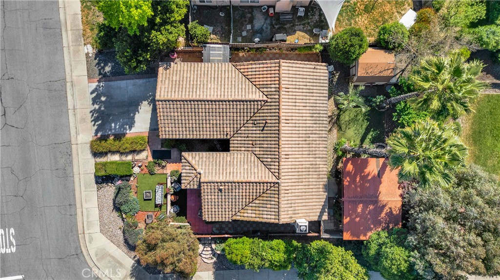 https://media.crmls.org/medias/f72cba76-3b7c-4aca-a9b2-0d43631222f1.jpg?preset=X-Large