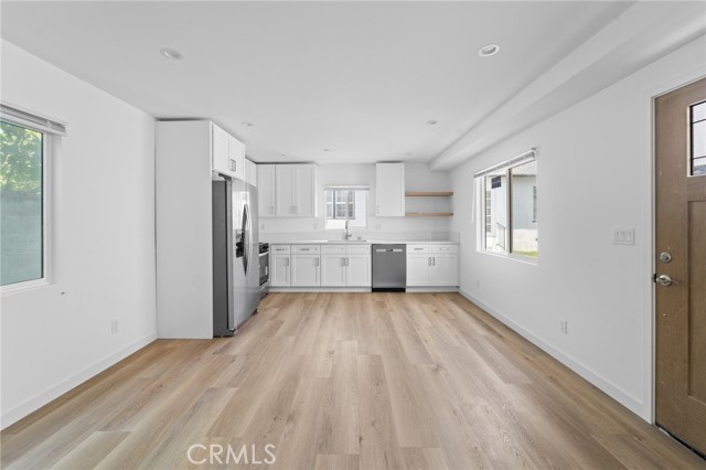 18656 Runnymede Street, Reseda CA: https://media.crmls.org/medias/f72ccb53-de95-454f-9974-a2c088e5e6b3.jpg