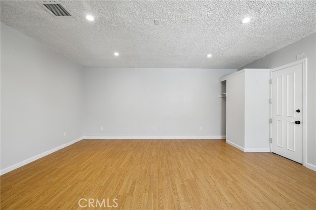 2109 N Dymond Street, Burbank CA: https://media.crmls.org/medias/f72d0565-b9e1-4f37-9608-f6cca674b041.jpg