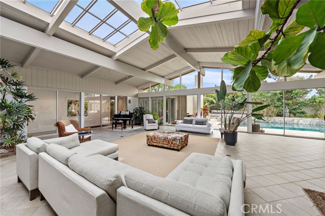 Detail Gallery Image 1 of 33 For 1401 Lincoln Ln, Newport Beach,  CA 92660 - 4 Beds | 5 Baths
