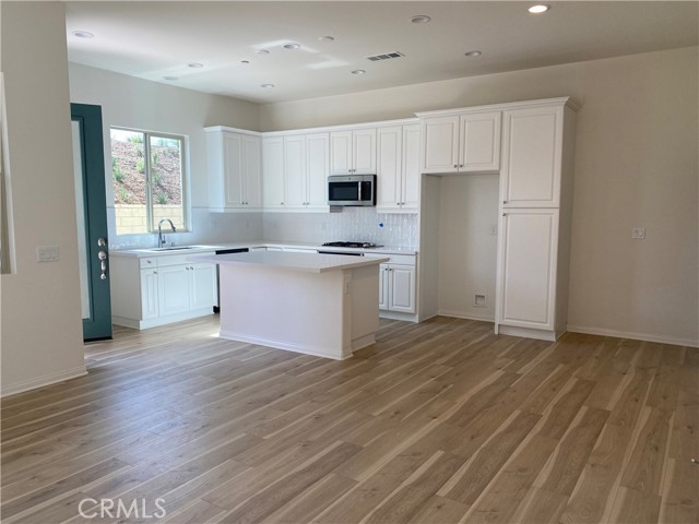 Detail Gallery Image 2 of 20 For 27410 Pioneer Ct, Valencia,  CA 91381 - 3 Beds | 3 Baths