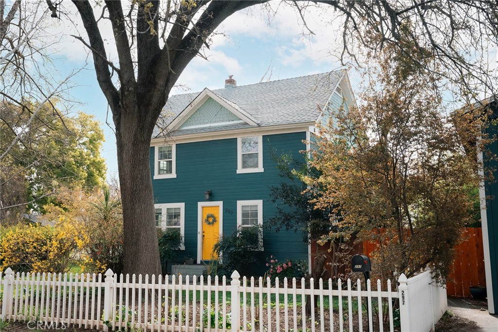 297 E 10th Avenue