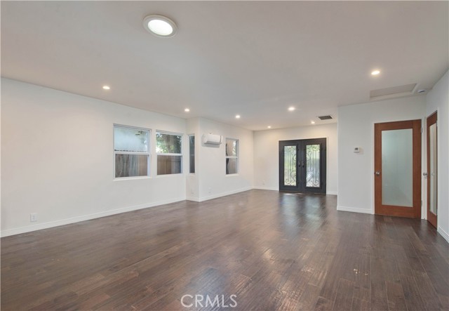 Detail Gallery Image 4 of 37 For 12413 Westminster Ave, Los Angeles,  CA 90066 - 6 Beds | 5 Baths