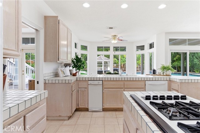 Image 10 of 53 For 24345 La Homa