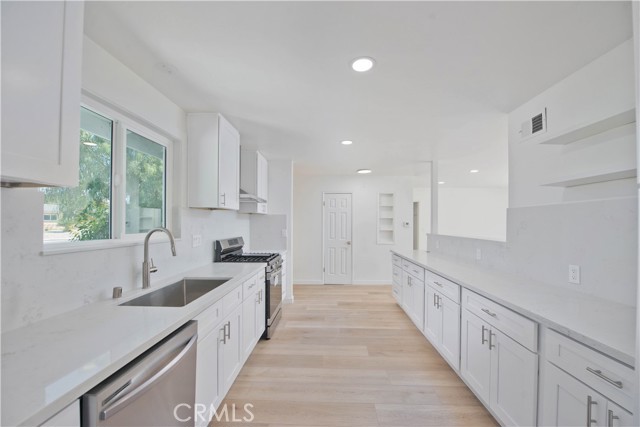 Detail Gallery Image 6 of 13 For 1608 Alviso, Simi Valley,  CA 93065 - 4 Beds | 1/1 Baths