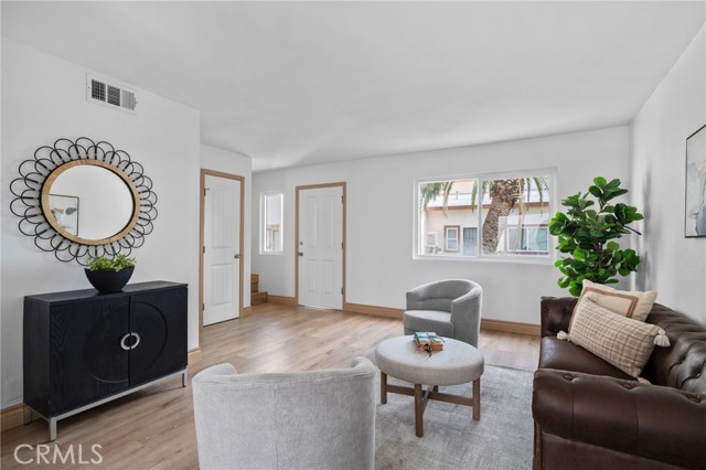 Detail Gallery Image 2 of 25 For 347 N Eucalyptus #24,  Rialto,  CA 92376 - 3 Beds | 2/1 Baths