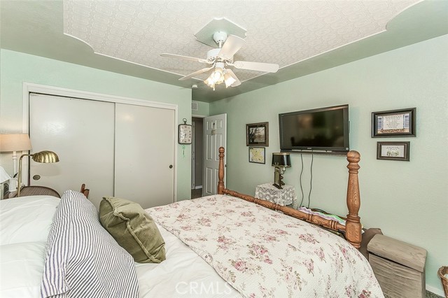 2468 Laverne, Clovis CA: https://media.crmls.org/medias/f7324c9a-9a48-4b69-b73f-28c200f9f81e.jpg