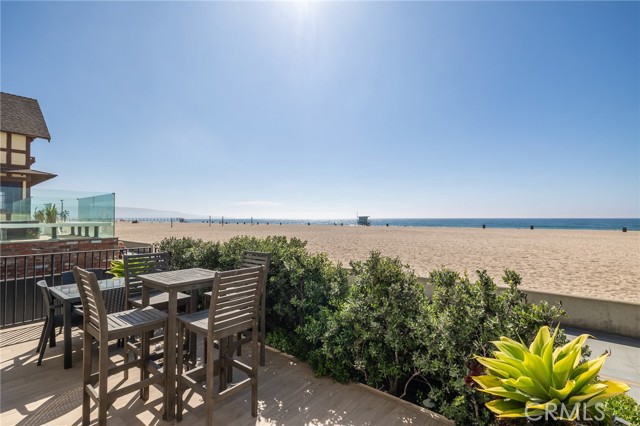 2428 The Strand, Hermosa Beach CA: https://media.crmls.org/medias/f73257bb-3a77-481a-bc7c-da435ca57c25.jpg