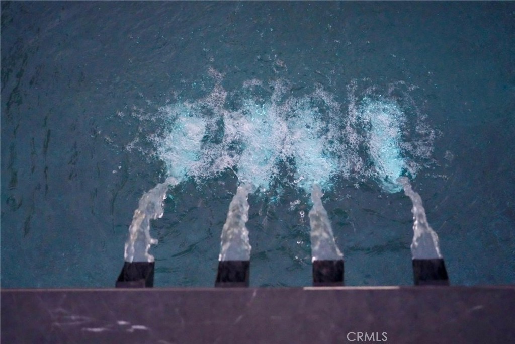 https://media.crmls.org/medias/f732fb47-3d08-4388-8daa-08a56d239d4a.jpg?preset=X-Large