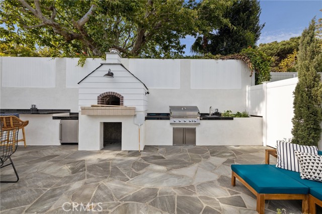 Fully Appointed Kitchen with Rotisserie and Pizza Oven