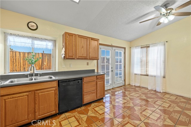 Detail Gallery Image 9 of 29 For 45260 7th St, Lancaster,  CA 93535 - 4 Beds | 2 Baths