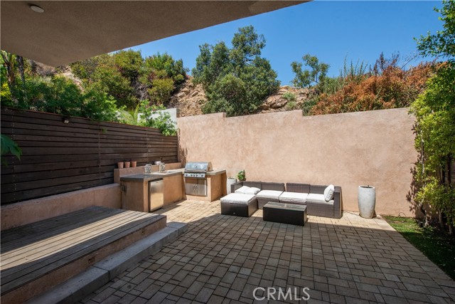 Detail Gallery Image 18 of 23 For 6749 W Gill, Los Angeles,  CA 90068 - 3 Beds | 3/1 Baths
