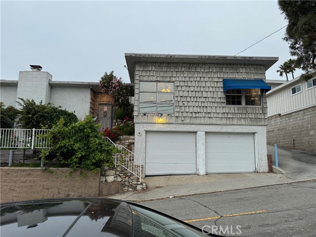 Detail Gallery Image 2 of 6 For 717 S Redondo Ave, Manhattan Beach,  CA 90266 - 3 Beds | 2 Baths