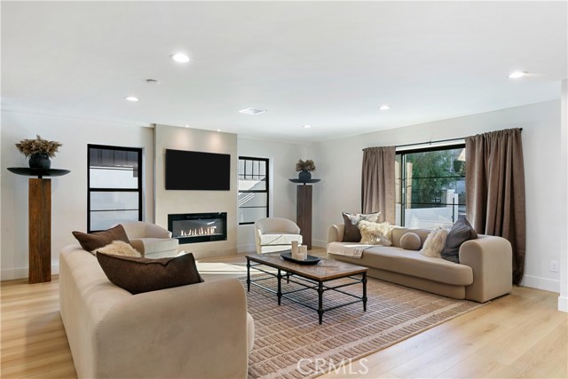 Detail Gallery Image 8 of 75 For 22269 Avenue San Luis, Woodland Hills,  CA 91364 - 5 Beds | 5/1 Baths