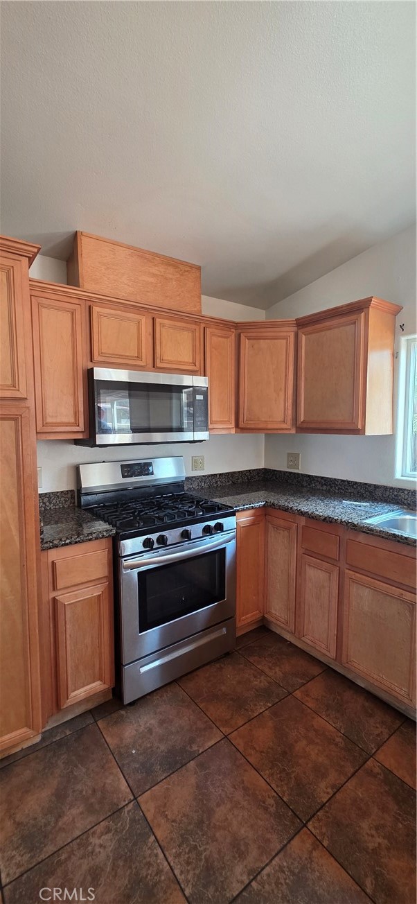 Detail Gallery Image 14 of 17 For 839 N Allen St, Banning,  CA 92220 - 4 Beds | 2 Baths