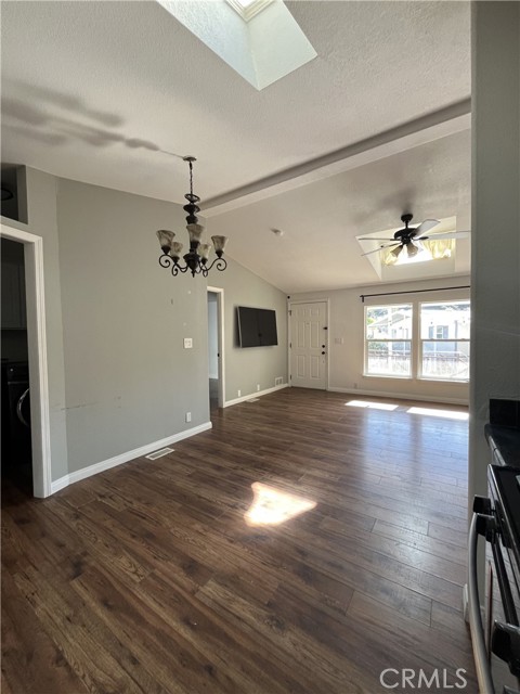 Detail Gallery Image 7 of 24 For 30000 Hasley Canyon #31,  Castaic,  CA 91384 - 3 Beds | 2 Baths