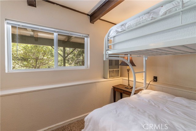 Detail Gallery Image 20 of 37 For 860 E Victoria Ct, Lake Arrowhead,  CA 92352 - 2 Beds | 1/1 Baths