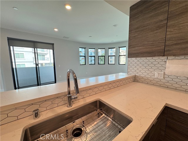 Detail Gallery Image 10 of 34 For 4383 N Sepulveda Blvd, Sherman Oaks,  CA 91403 - 2 Beds | 2 Baths