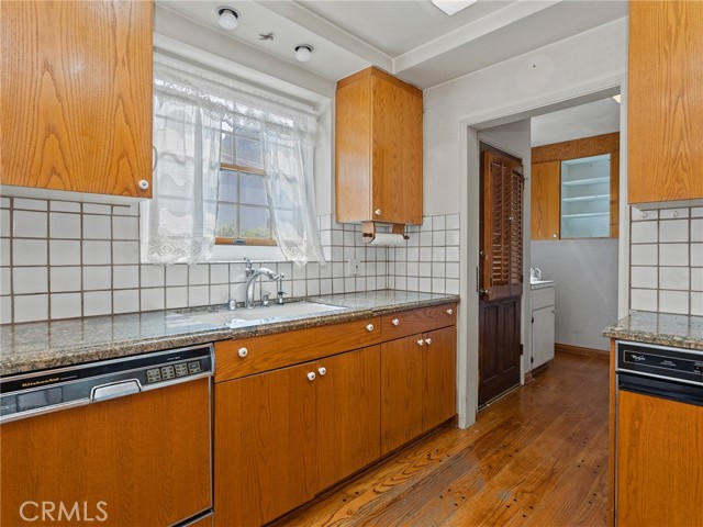 10348 Woodbridge Street, Toluca Lake CA: https://media.crmls.org/medias/f7372d6e-90b0-4e0c-b971-d378abb6d288.jpg