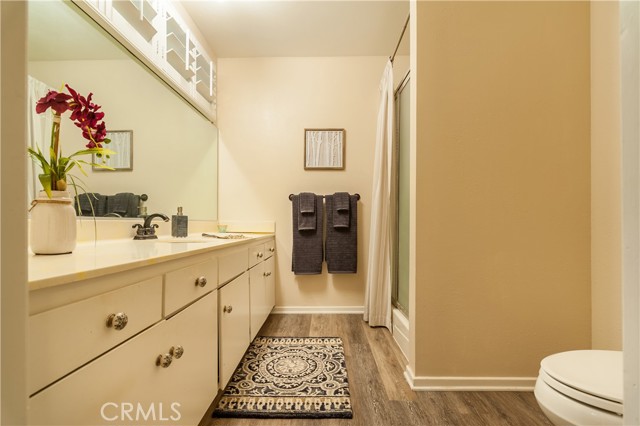 Detail Gallery Image 18 of 27 For 5271 Gould Ave, La Canada Flintridge,  CA 91011 - 3 Beds | 3 Baths