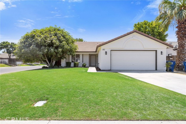 5603 Pine Canyon Drive, Bakersfield CA: https://media.crmls.org/medias/f737c3a9-d9d1-4a5a-9599-5fcb3b77ff74.jpg