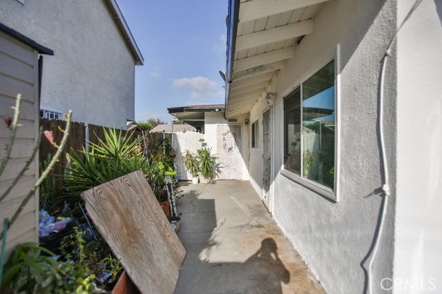 11114 Willowbrook Avenue, Los Angeles CA: https://media.crmls.org/medias/f737fa7a-f08d-4771-b0e9-c2b70dddbde0.jpg