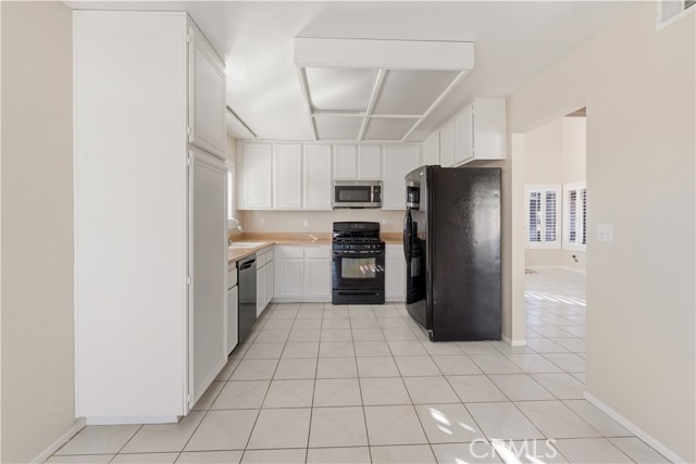 Detail Gallery Image 7 of 29 For 761 Kingfisher, Corona,  CA 92879 - 3 Beds | 2/1 Baths