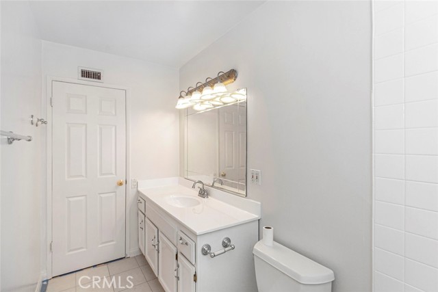 22504 Hartland St, West Hills CA: https://media.crmls.org/medias/f73831ad-86d1-4267-ab4a-38c473cde106.jpg
