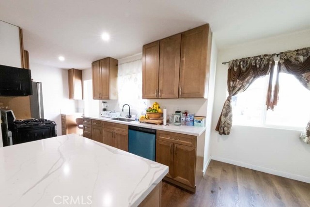 Detail Gallery Image 20 of 47 For 15719 Romar St, North Hills,  CA 91343 - 3 Beds | 2 Baths