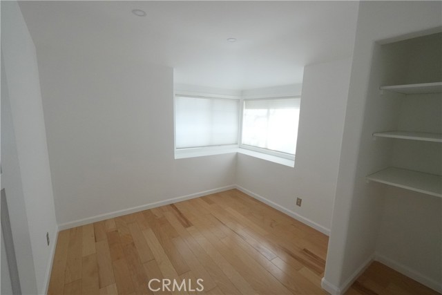 Detail Gallery Image 8 of 11 For 19103 Erwin St, Tarzana,  CA 91335 - 3 Beds | 2 Baths