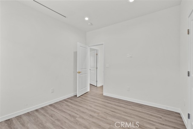 6245 N McLaren, Woodland Hills CA: https://media.crmls.org/medias/f73b5a35-2b13-43ed-ae47-391ce2f6c886.jpg