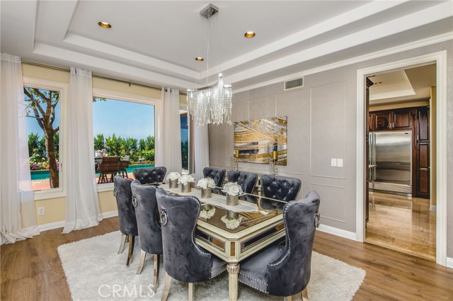 The formal dining room has beautiful custom walls. The formal dining room has beautiful custom walls.