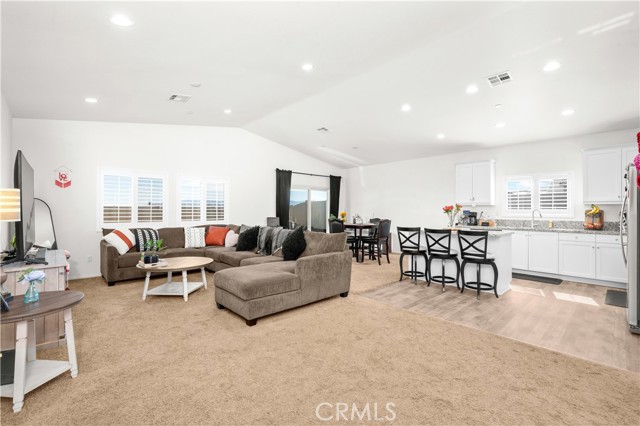 Detail Gallery Image 8 of 44 For 10657 Appaloosa, Hesperia,  CA 92345 - 4 Beds | 3 Baths