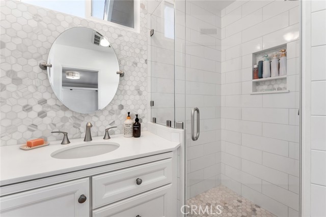 Detail Gallery Image 22 of 46 For 23642 Oxnard St, Woodland Hills,  CA 91367 - 3 Beds | 3 Baths