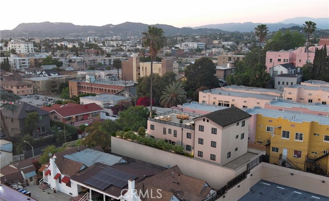 Detail Gallery Image 4 of 10 For 284 S Coronado, Los Angeles,  CA 90057 - 5 Beds | 2 Baths