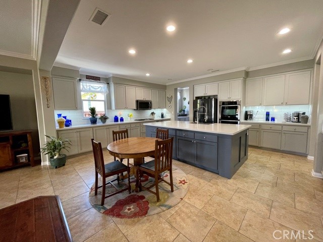 F73d5ef6 4e90 486f A3ee 1694df70d1db