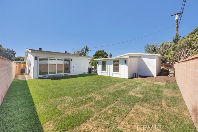 2430 Marber Avenue, Long Beach CA: https://media.crmls.org/medias/f73d9280-4075-4139-810f-ff5a43492553.jpg