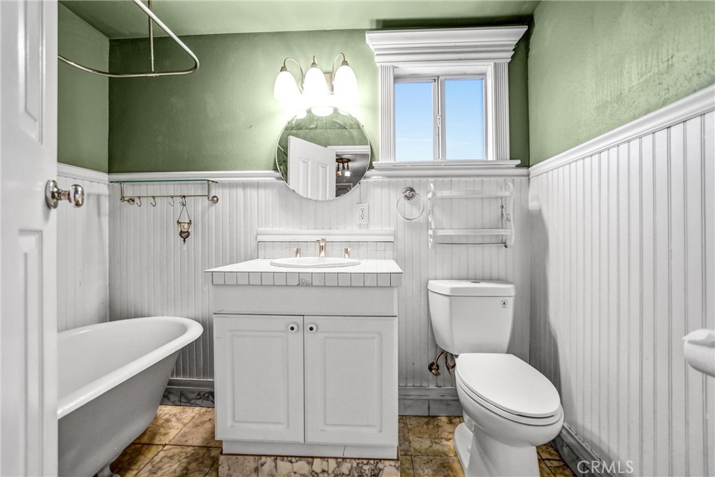 https://media.crmls.org/medias/f73dc753-096e-43aa-929a-6b65076f9466.jpg?preset=X-Large