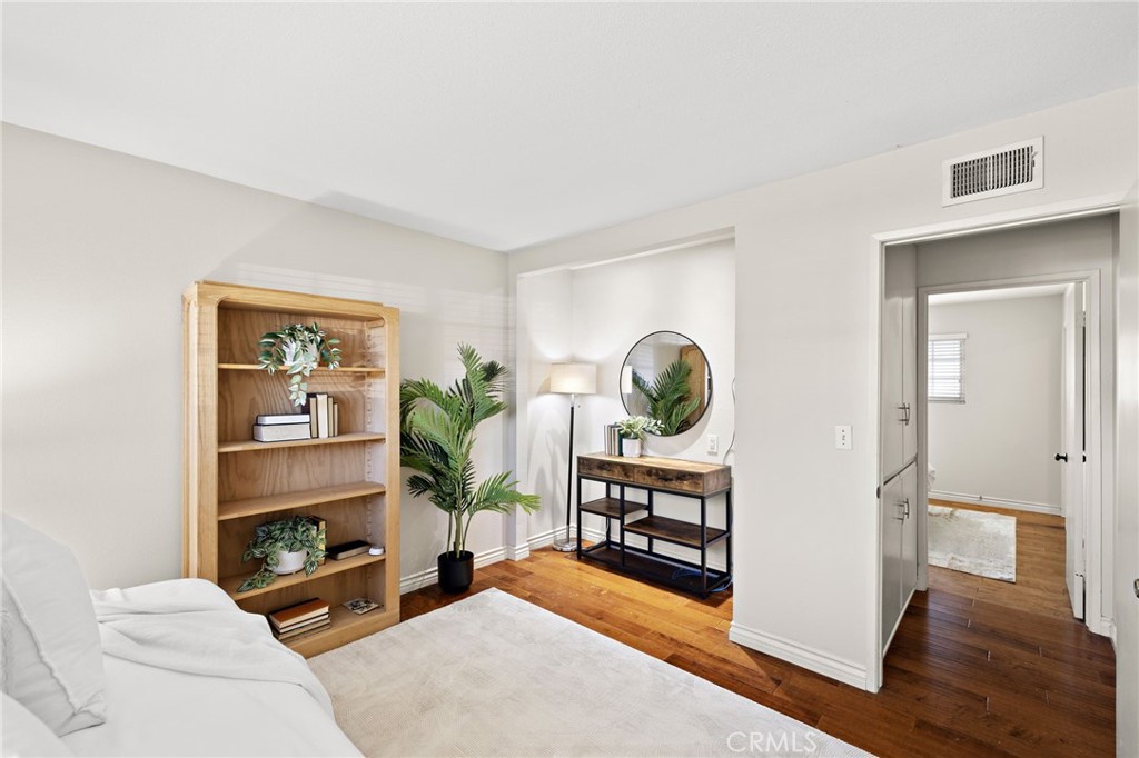 MLS #OC25247565 image #19