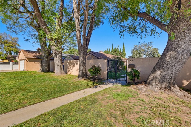 Detail Gallery Image 2 of 34 For 10314 Encino, Granada Hills,  CA 91344 - 4 Beds | 2 Baths