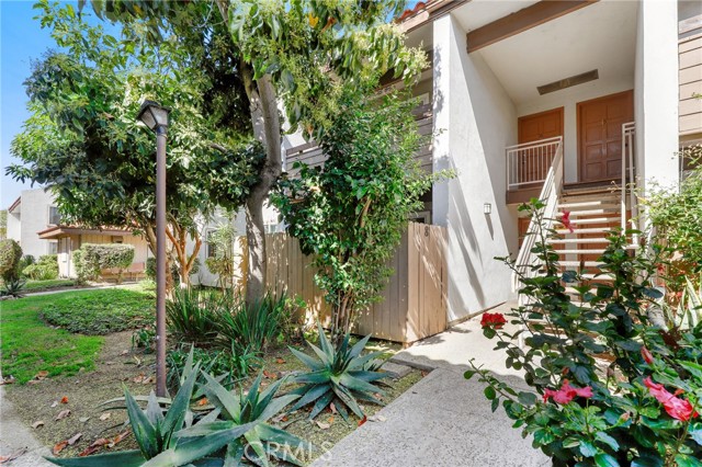 Detail Gallery Image 2 of 28 For 2501 W Sunflower Ave #E16,  Santa Ana,  CA 92704 - 3 Beds | 2 Baths