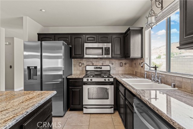 7803 Calle Carrisa Street, Highland CA: https://media.crmls.org/medias/f73e8fb3-f1ca-492c-90e2-64e9875b77a1.jpg