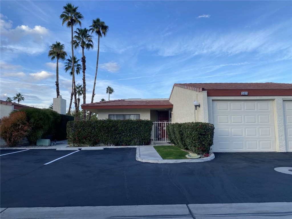 Detail Gallery Image 1 of 6 For 2071 S Caliente Dr, Palm Springs,  CA 92264 - 2 Beds | 2 Baths