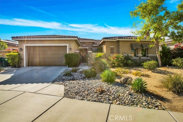 Detail Gallery Image 2 of 32 For 74191 Anastacia Ln, Palm Desert,  CA 92211 - 4 Beds | 2/1 Baths