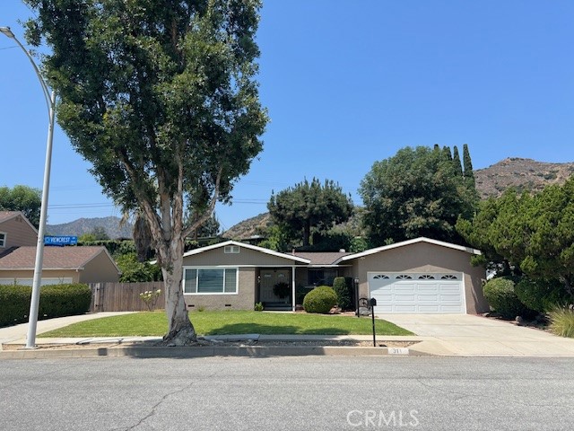 311 E Viewcrest Dr, Azusa, CA 91702